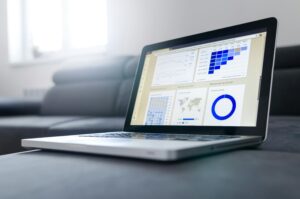 Gráfica de crecimiento de tráfico web gracias a estrategias digitales.