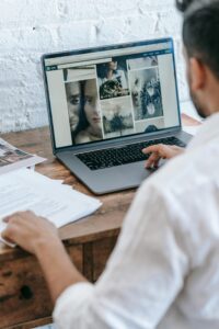 Plantillas y recursos heroicos para campañas de marketing digital premium